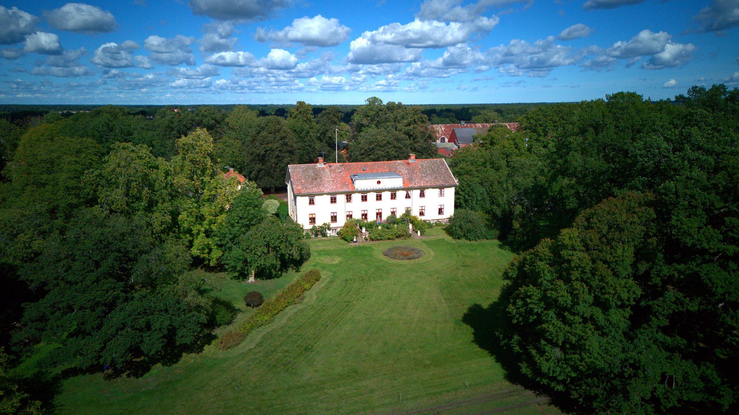 Herrgård i park ifrån ovan